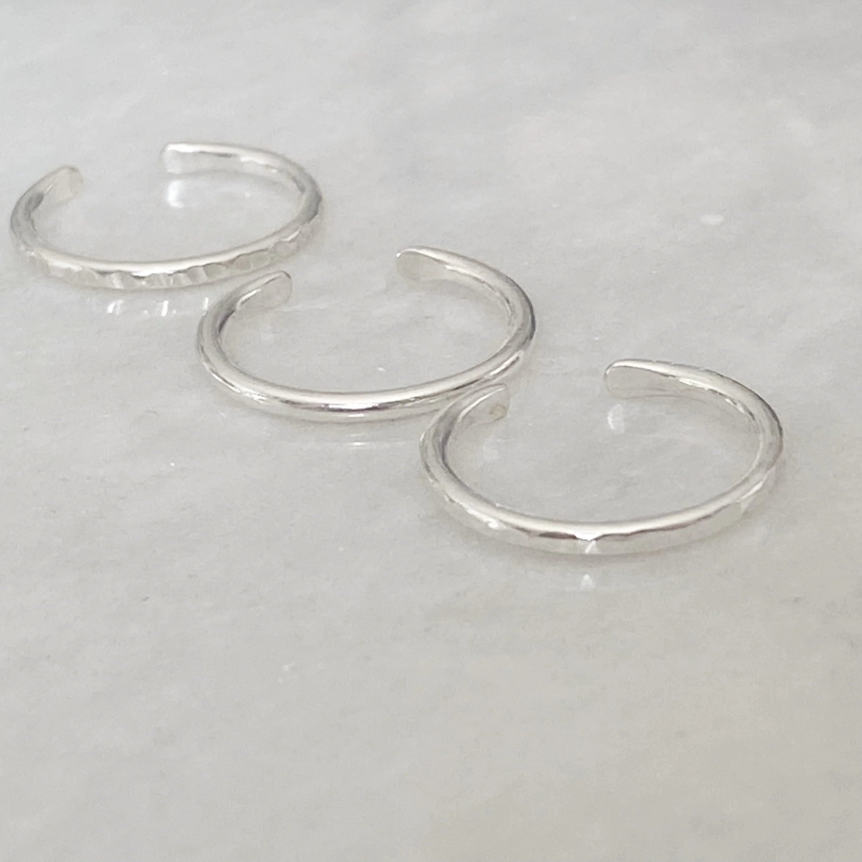 Dainty Hammered Silver Toe Ring - Image 5