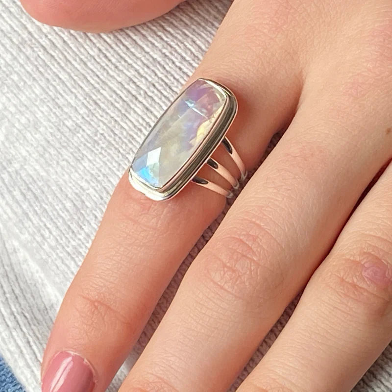 Moonbeam Silver Moonstone Ring - Image 4