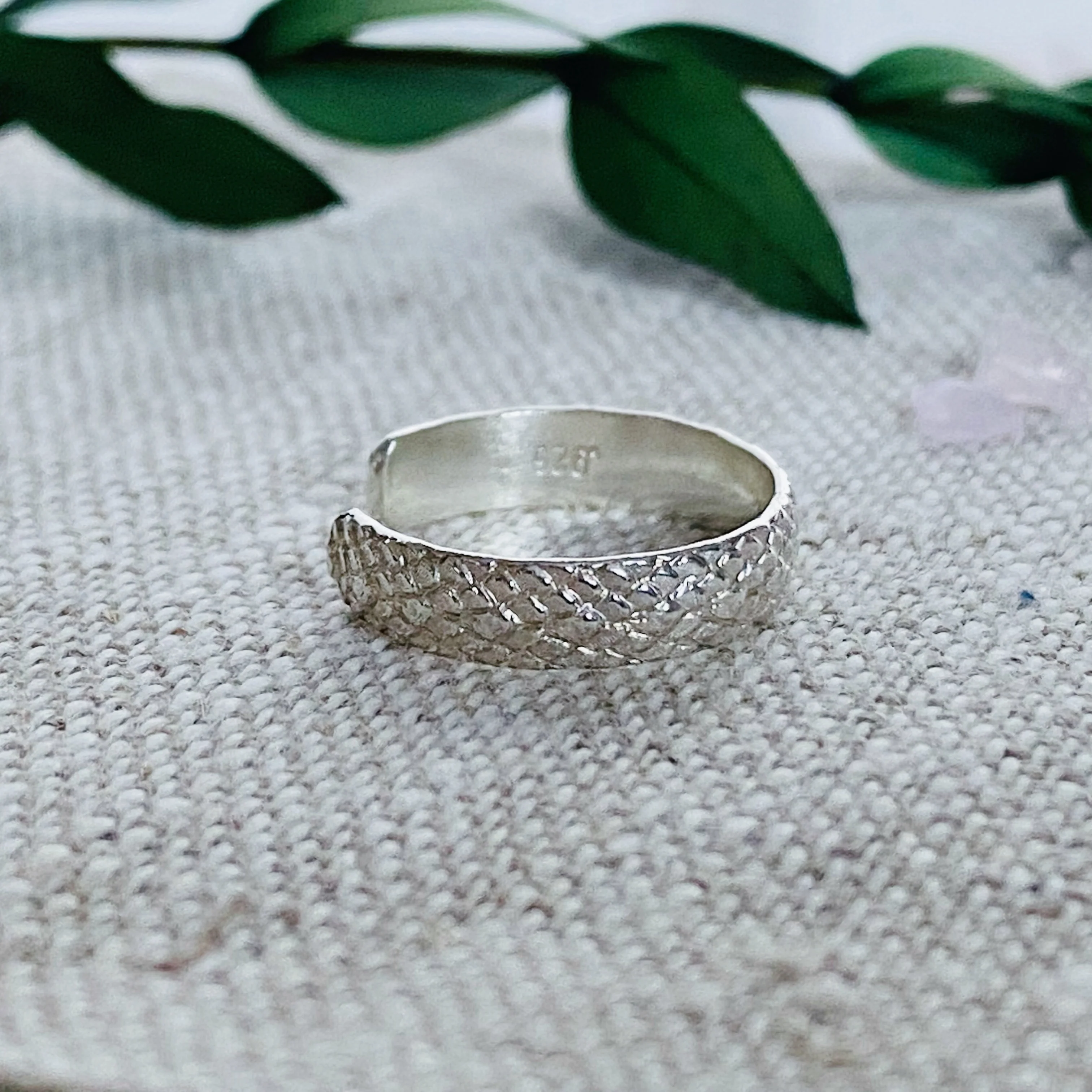 Snake Skin Silver Toe Ring - Image 4